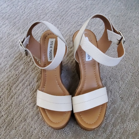 Steve Madden Cream leather straps with wood wedge. - Picture 1 of 8
